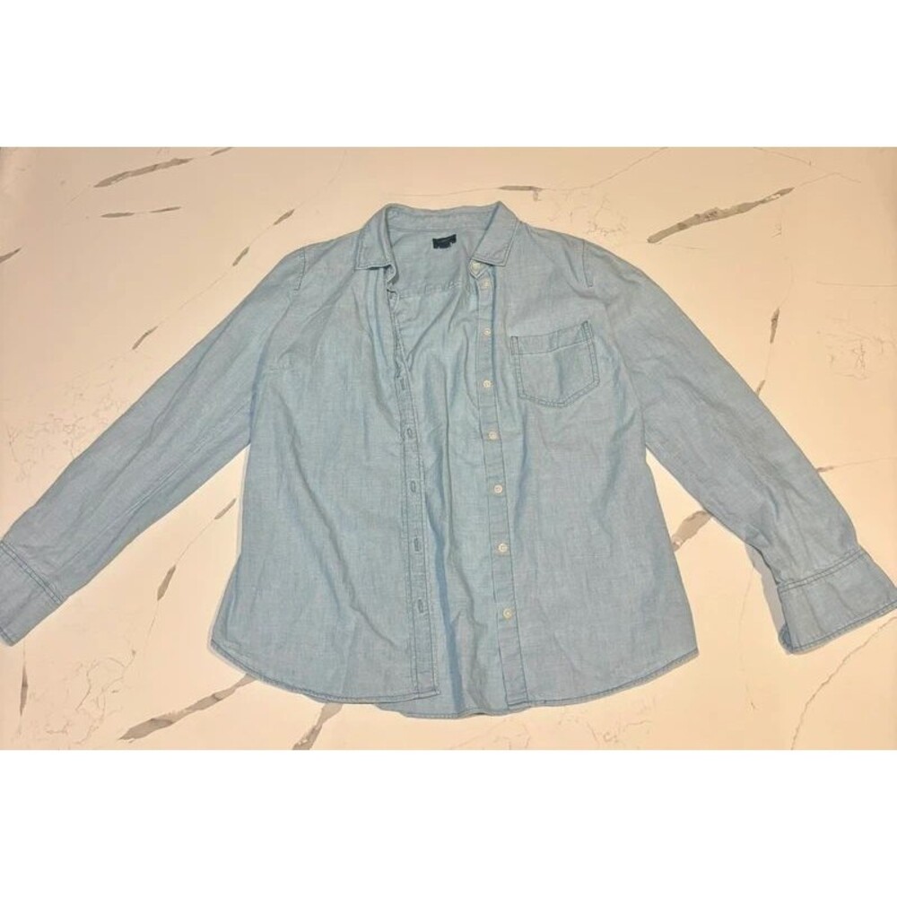 J Crew Women’s Chambray Button Down Shirt Medium